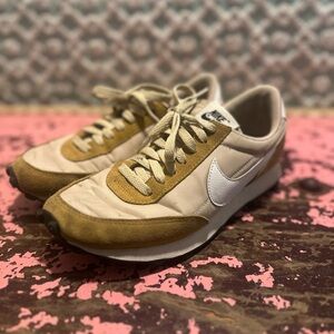 NIKE Tan old School sneakers sz 7.5